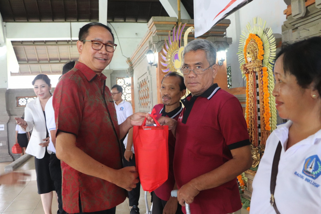 Wabup Suiasa menghadiri Peringatan Hari Disabilitas Internasional (HDI)